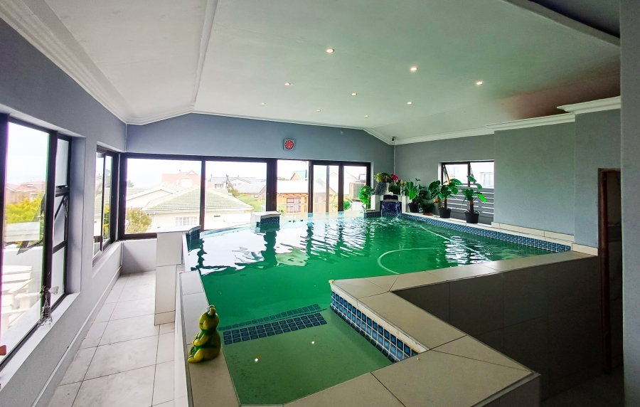 7 Bedroom Property for Sale in Kleinmond Western Cape